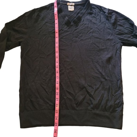 Medium Gap Black Merino Wool V-neck Fitted Knit Sweater - Picture 5 of 7